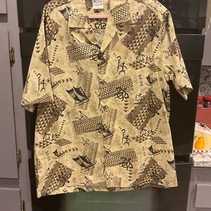 10-2025A—HAWAIIAN TAGS XL MENS SHORT SLEEVE MAVDE IN HAWAII MANS SHIRT